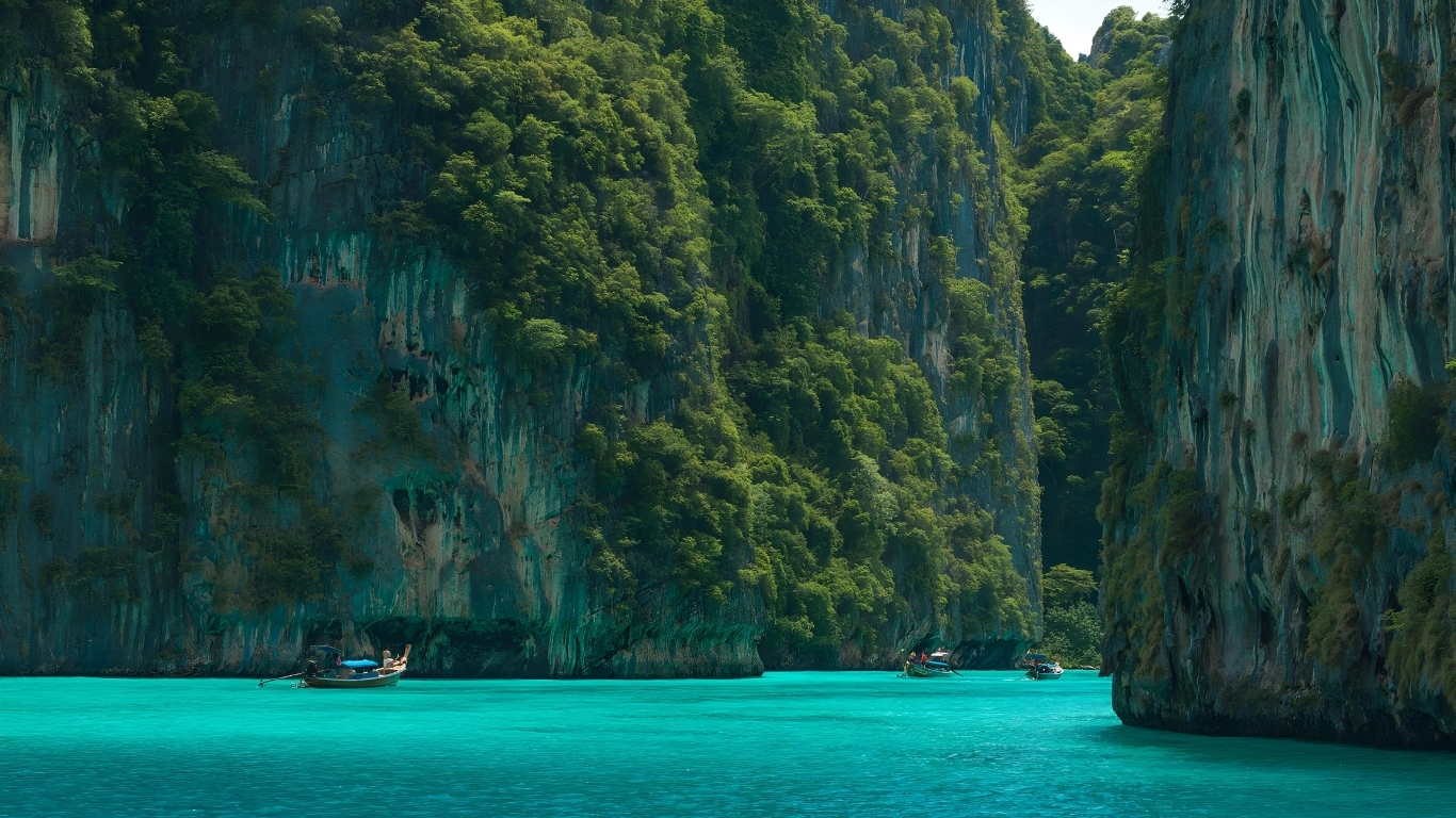 Bamboo Island and Phi Phi Islands by Fast Catamaran (Thai Adventure Club)